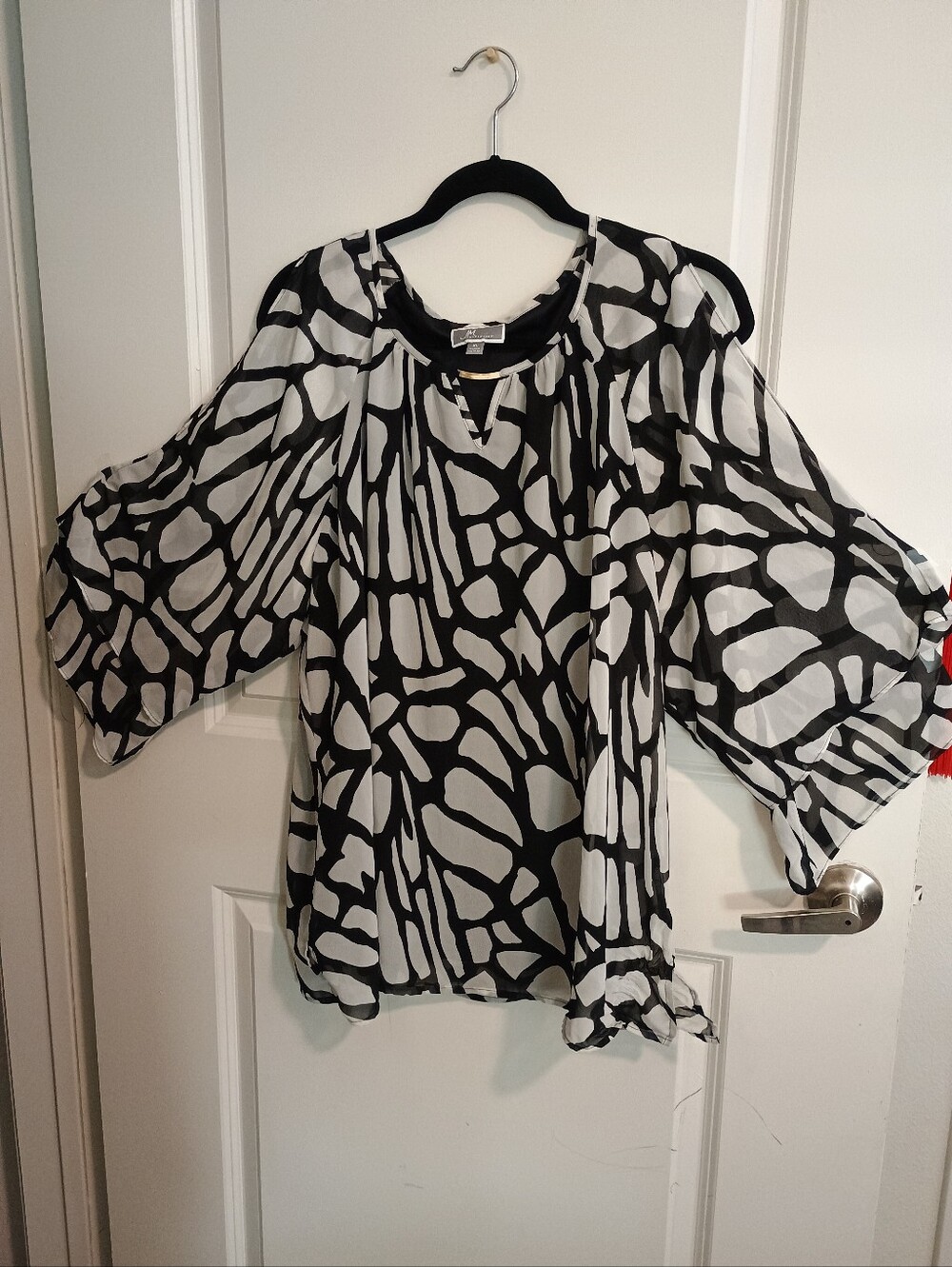 JM Collection Black and White Abstract Print Blouse